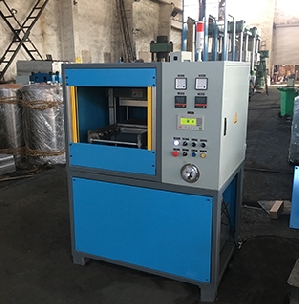 25T全封閉帶移模平板硫化機(jī)